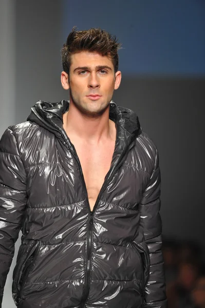 Model walks runway at Consort 62 show — Stock Photo, Image