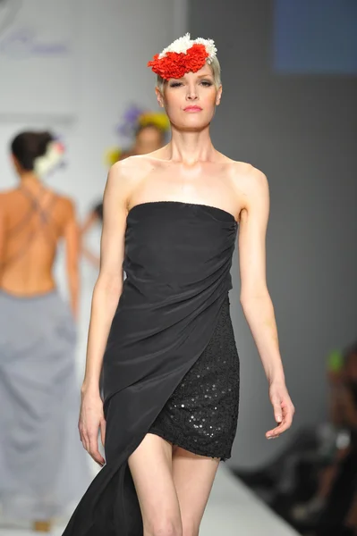 Model walks runway at Consort 62 show — Stock Photo, Image