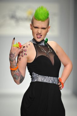 Messqueen Show'da model