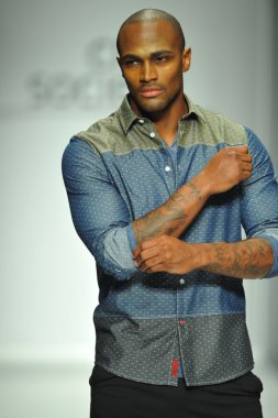 sivil toplum Show'da model