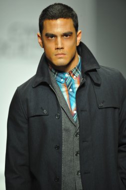 sivil toplum Show'da model