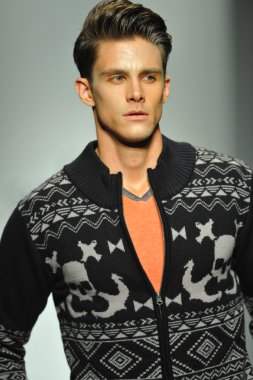 sivil toplum Show'da model