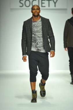 sivil toplum Show'da model