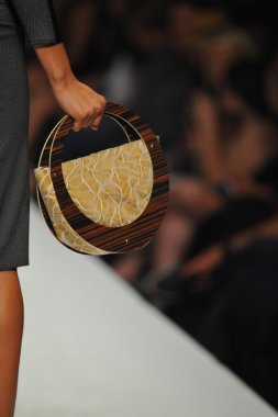 mister triple x Show'da model