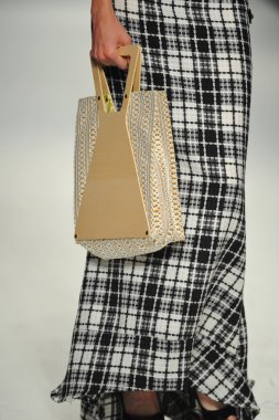 mister triple x Show'da model