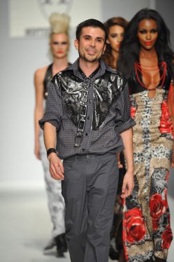 Tasarımcı erik rozet ve modelleri