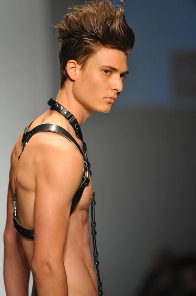 Model at Mister Triple X show — Stock Photo, Image