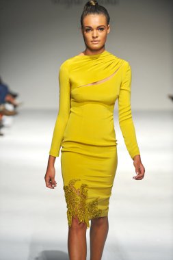 özgür masur defile, model