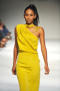 özgür masur defile, model