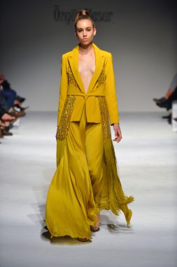 özgür masur defile, model