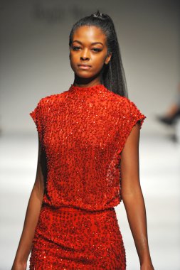 özgür masur defile, model