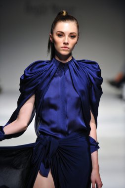 özgür masur defile, model