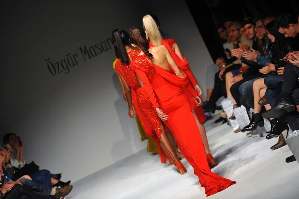 Models at Ozgur Masur fashion show — Stock Photo, Image