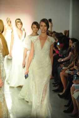 modeller rivini gösterisi sırasında walk