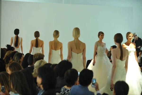 Models walk during the RIVINI show — Stock Photo, Image