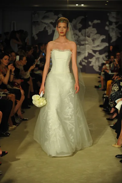 Modello durante Carolina Herrera spettacolo — Foto Stock