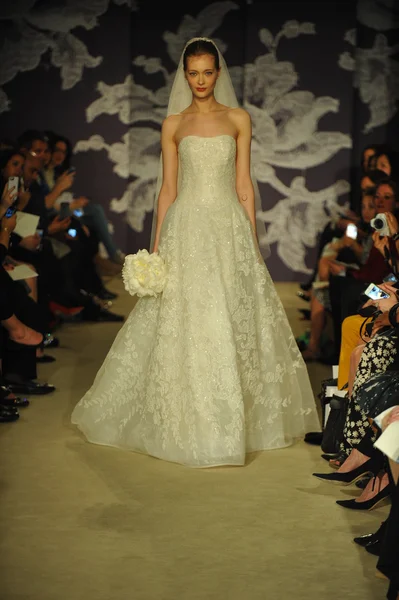 Modello durante Carolina Herrera spettacolo — Foto Stock