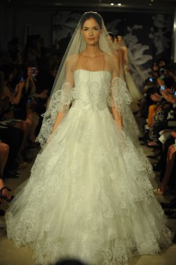 carolina herrera gösterisi sırasında modelleri