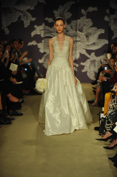 Modelo durante Carolina Herrera show — Fotografia de Stock