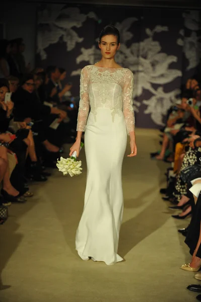 Modello durante Carolina Herrera spettacolo — Foto Stock