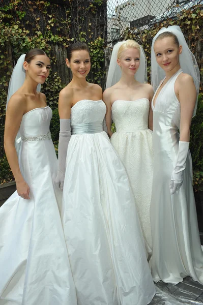 Models posing during Justina McCaffrey show — Stock Photo, Image