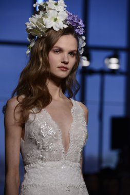 Iness di santo Show'da model