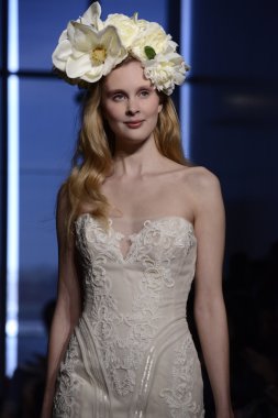 Iness di santo Show'da model
