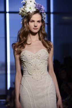Iness di santo Show'da model