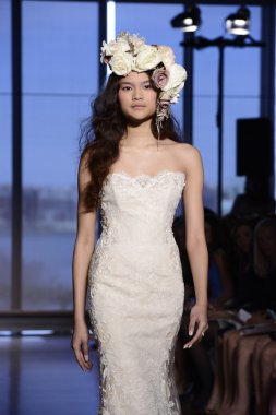 Iness di santo Show'da model