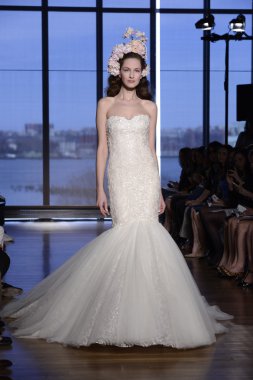 Iness di santo Show'da model