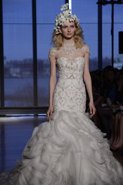 Iness di santo Show'da model