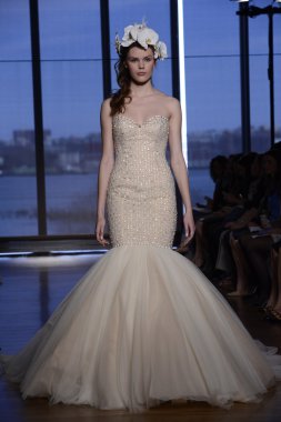 Iness di santo Show'da model