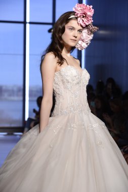 Iness di santo Show'da model