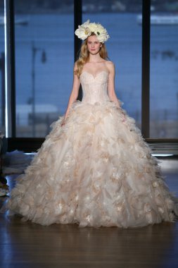 Iness di santo Show'da model