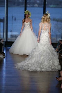 Iness di santo Show'da model