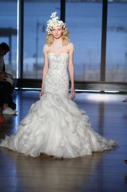 Iness di santo Show'da model