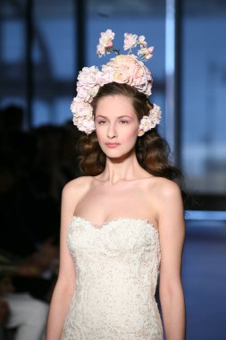 Iness di santo Show'da model