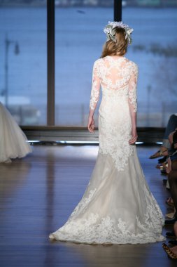 Iness di santo Show'da model