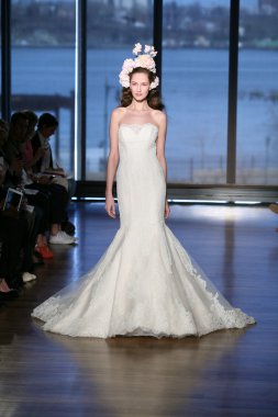 Iness di santo Show'da model