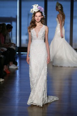 Iness di santo Show'da model