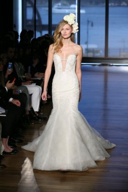 Iness di santo Show'da model