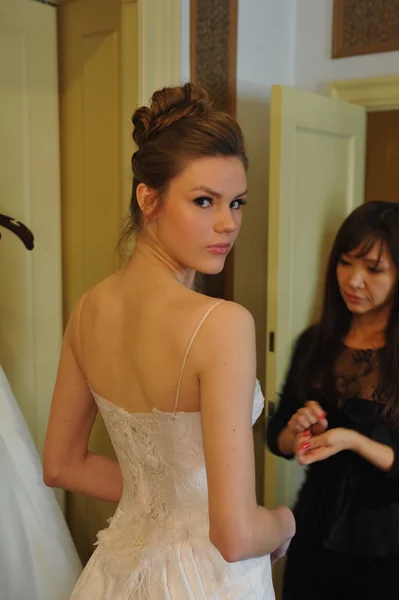 Model backstage Jenny Lee show — Stock Photo, Image