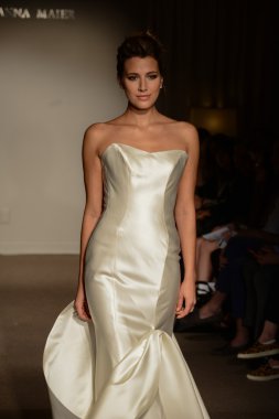 Anna model mayer gösterisi