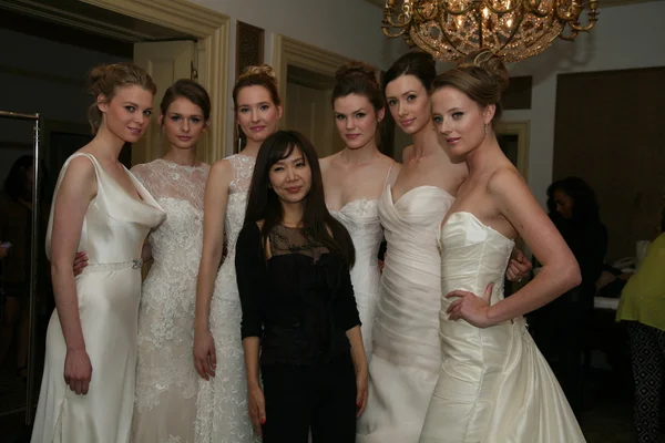 Designer Jenny Lee and models — Stock Photo, Image