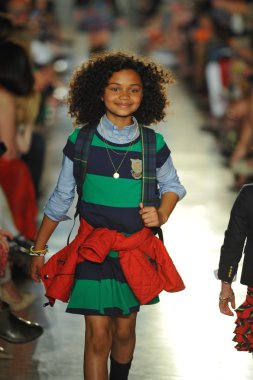 model, ralph lauren çocuk moda defilesi