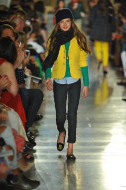 model, ralph lauren çocuk moda defilesi