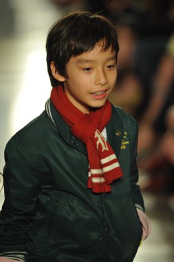 model, ralph lauren çocuk moda defilesi