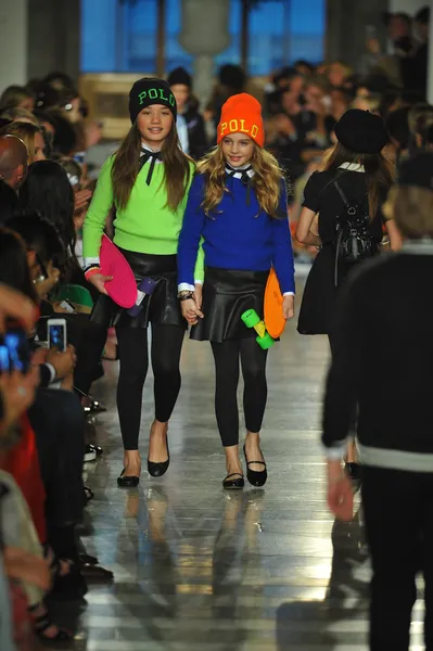 Modelos no Ralph Lauren Children 's Fashion Show — Fotografia de Stock