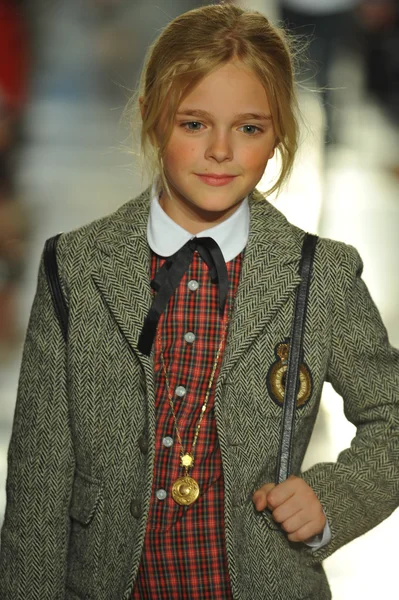 Modelo en Ralph Lauren Desfile de Moda Infantil —  Fotos de Stock