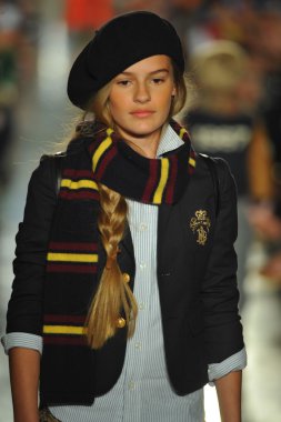 model, ralph lauren çocuk moda defilesi
